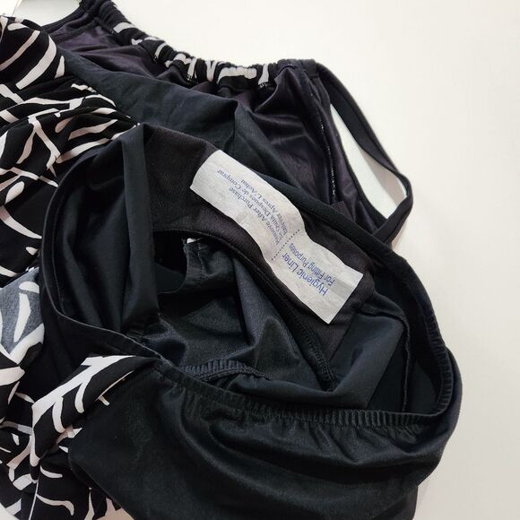 Trimshaper Hard to Be Leaf Black White Ruched Neck One Piece Swimsuit Size 20W - Picture 9 of 10